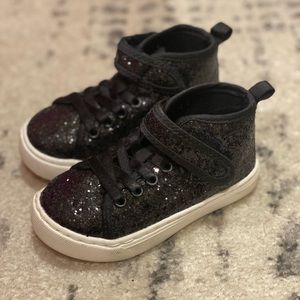 Toddler size 7 like new wonder nation tennis shoes